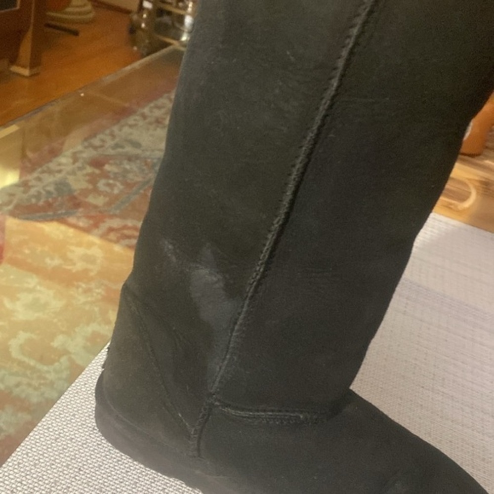 Gently Used UGG Classic Short Boots in Black. - Picture 7 of 9